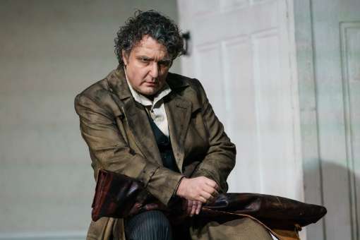 Ludovic T&eacute;zier (Don Carlo) in <i>La forza del destino</i> &copy; ROH | Bill Cooper