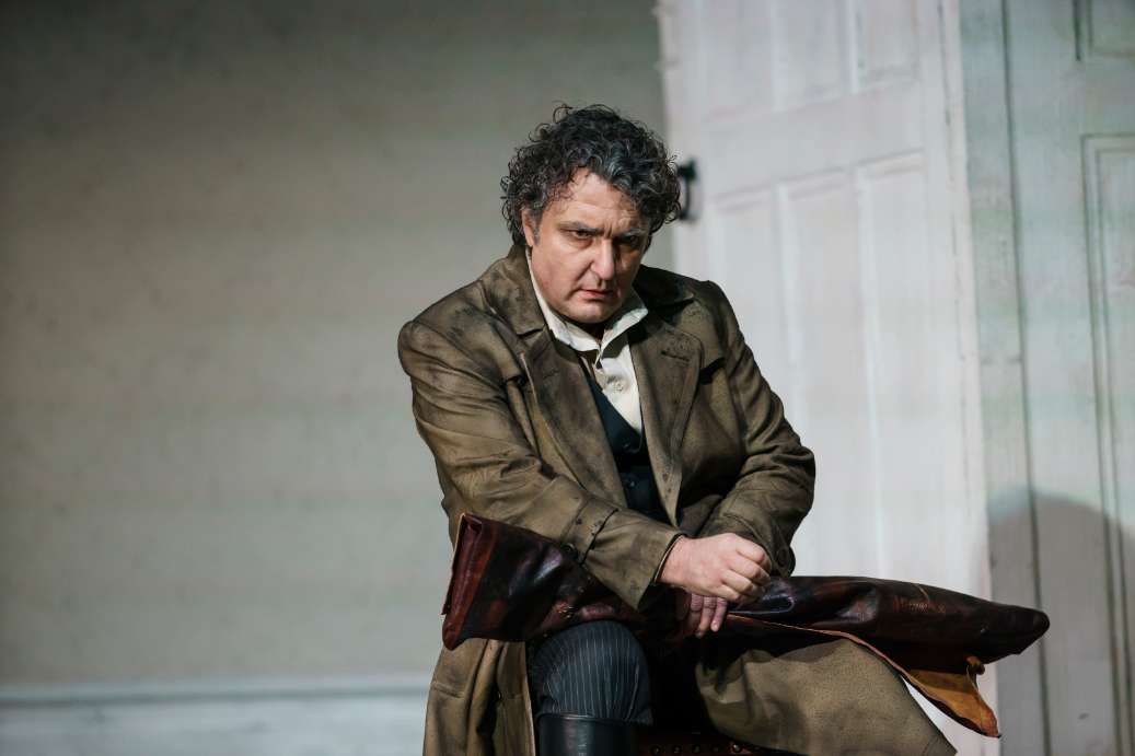 Ludovic Tézier (Don Carlo) in <i>La forza del destino</i> &copy; ROH | Bill Cooper