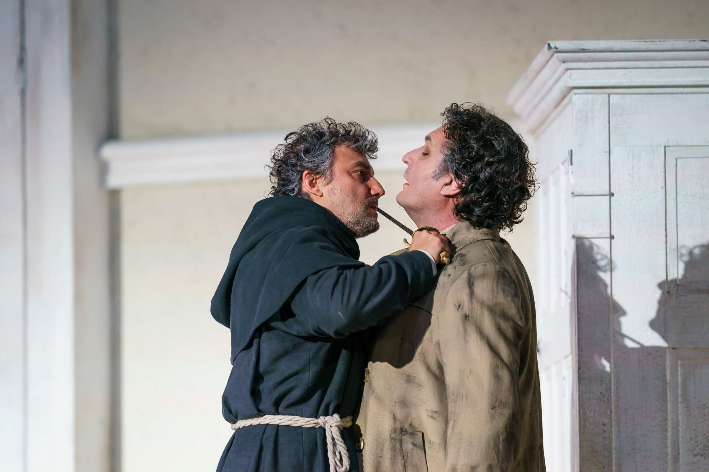 Jonas Kaufmann (Don Alvaro) and Ludovic Tézier (Don Carlo) in <i>La forza del destino</i> &copy; ROH | Bill Cooper
