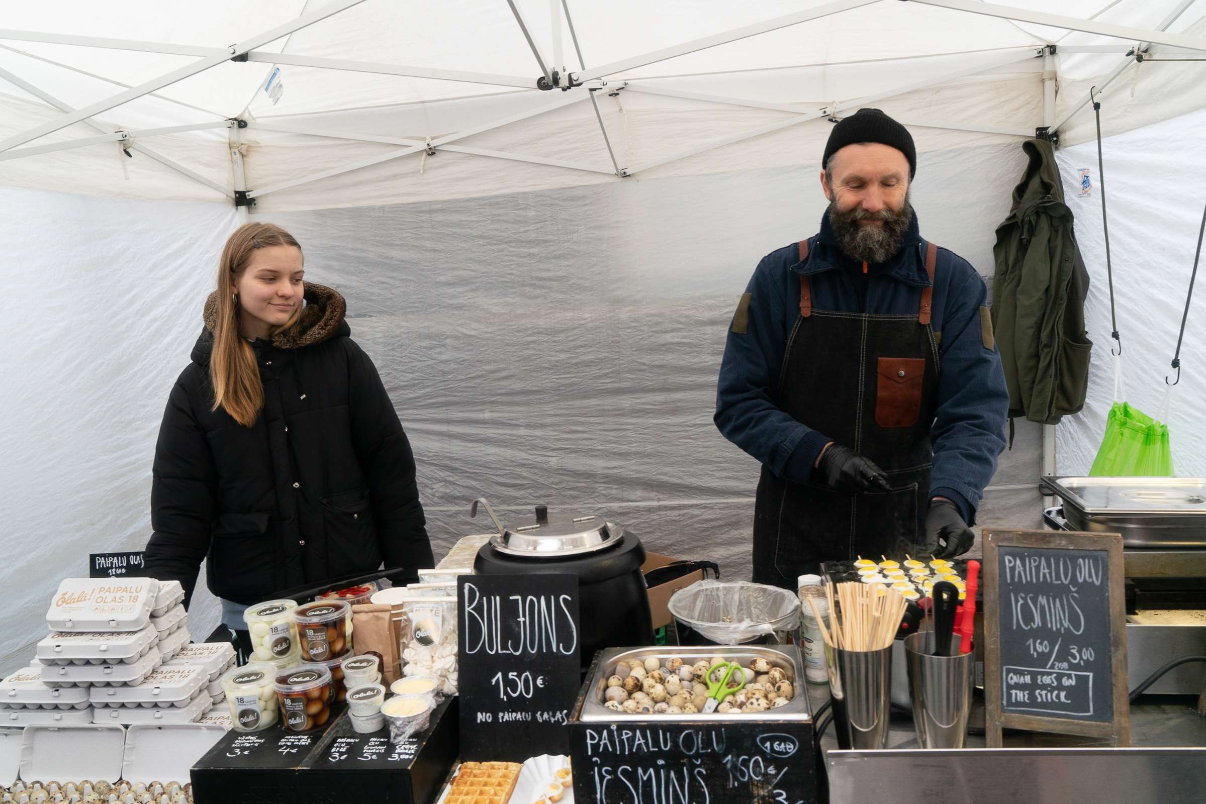 Le quartier de Kalnciema : étal d'œufs de caille au marché du samedi &copy; David Karlin | Bachtrack Ltd