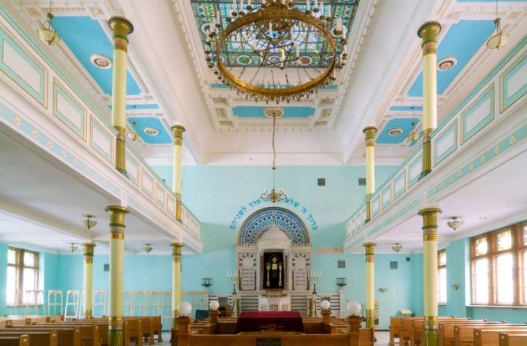 La Synagogue Peitav &copy; David Karlin | Bachtrack Ltd