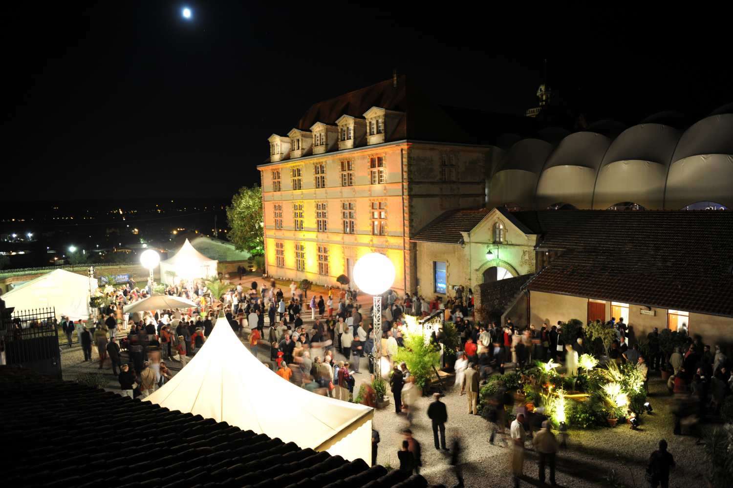 The Berlioz Festival in full swing in the courtyard of the Château Louis XI © B. Moussier / Festival Berlioz