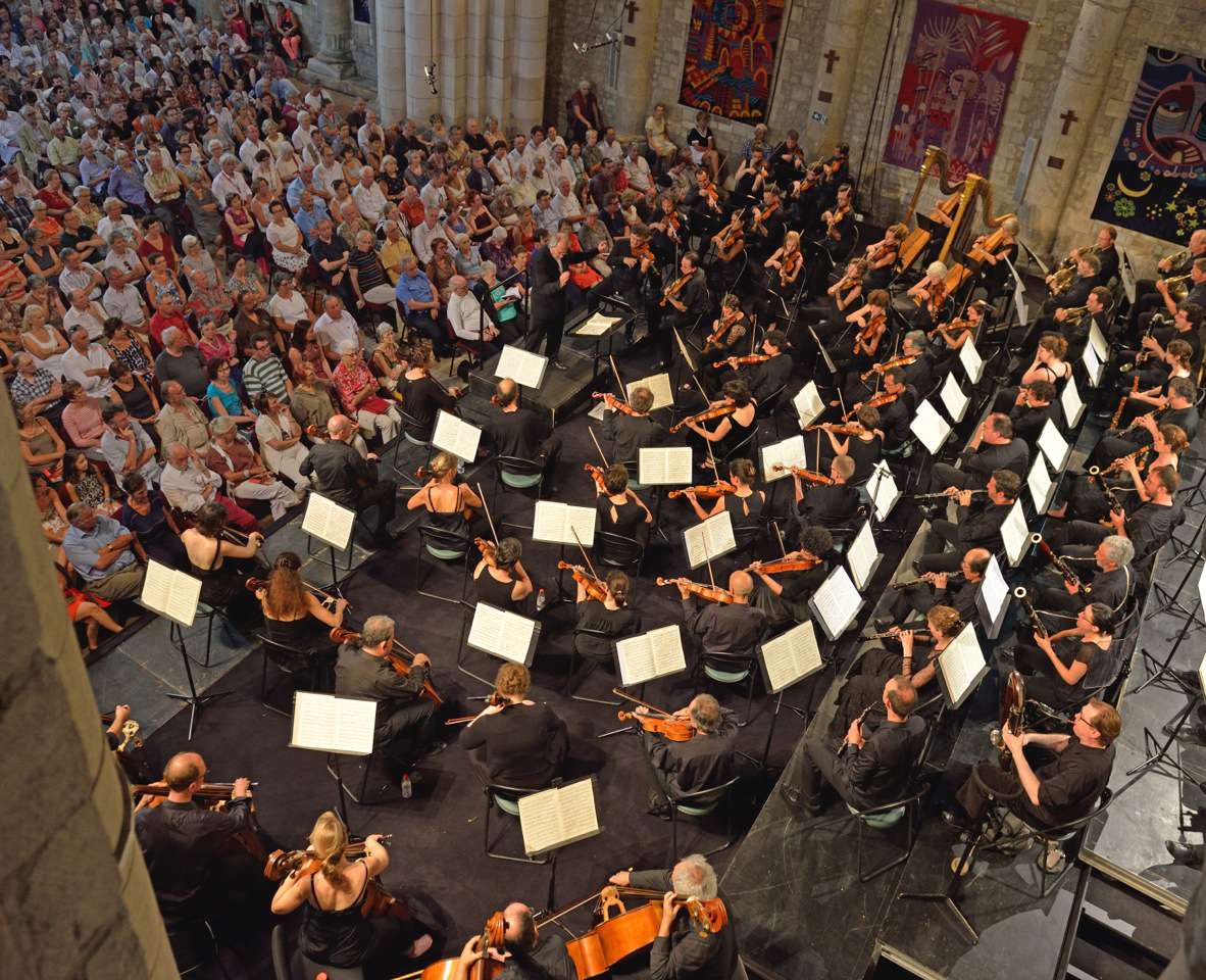 Philippe Herreweghe, a regular at the Festival de Saintes, is on the podium in the Abbaye aux Dames © DR / Festival de Saintes
