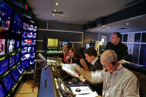 Peter Gelb monitors a taping in the Met's HD truck &copy; Ken Howard | Metropolitan Opera