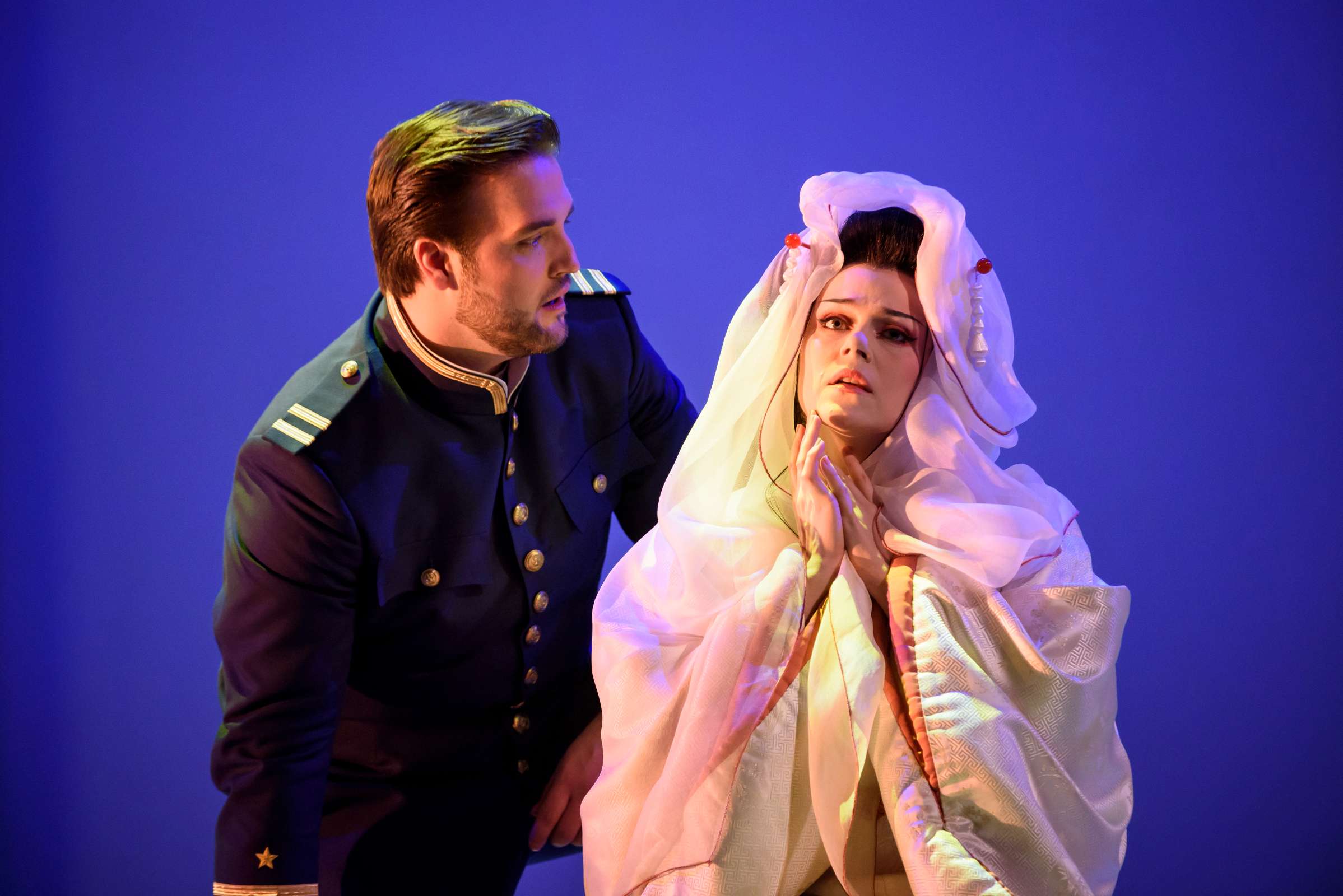 Brian Jagde (Pinkerton) and Kristine Opolais (Cio-Cio-San) in <i>Madama Butterfly</i> &copy; ROH | Bill Cooper (2015)