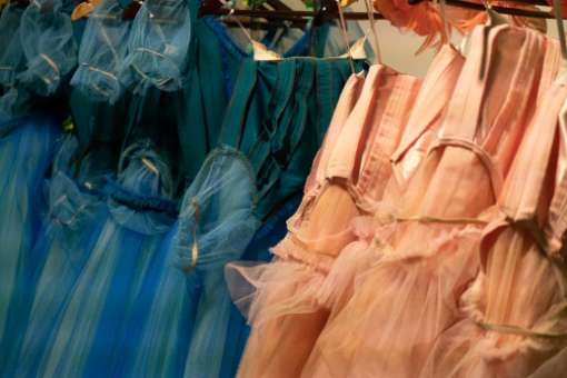 Kleider des Corps de ballet f&uuml;r <i>An der Blauen Donau</i> &copy; David Karlin | Bachtrack Ltd