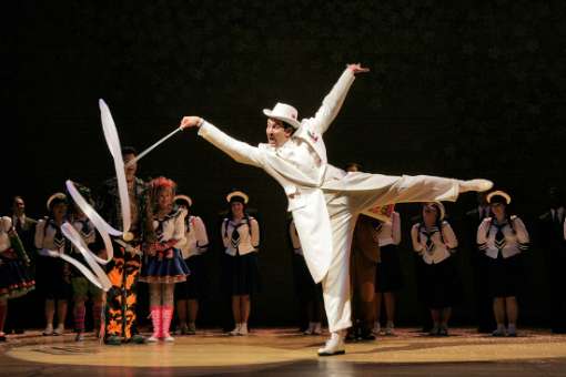 Matt Boehler in <i>The Mikado</i>, OperaTheatre of St Louis &copy; Ken Howard