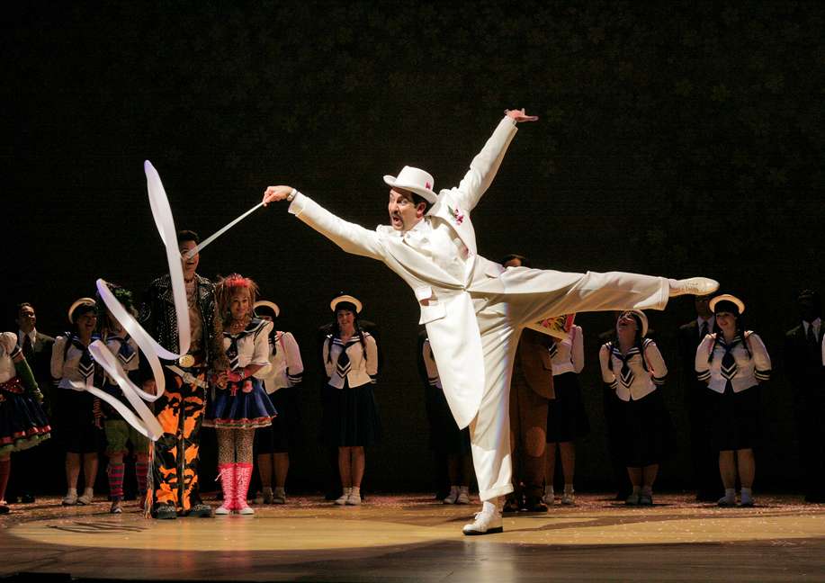 Matt Boehler in <i>The Mikado</i>, OperaTheatre of St Louis &copy; Ken Howard