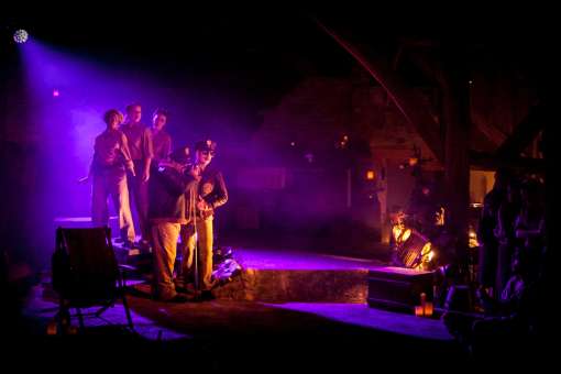 <i>Cosi fan tutte</i>, Bury Court Opera &copy; Jake Wiltshire
