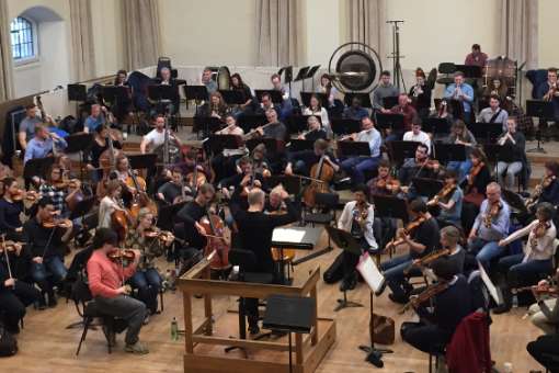 Paavi Järvi rehearses the Philharmonia © Mark Pullinger