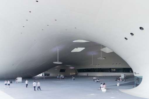 The completed central hall, Banyan Plaza © Iwan Baan
