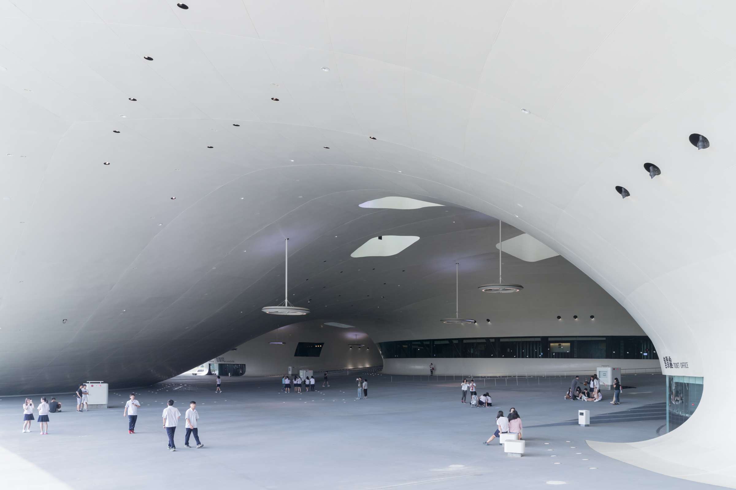 The completed central hall, Banyan Plaza © Iwan Baan