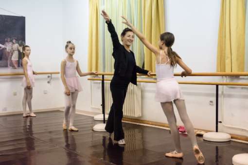 Sanja Petrovski and her students in 2018 &copy; Jane Hobson
