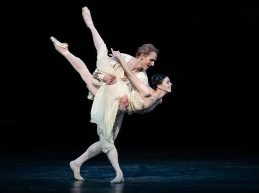 David Hallberg and Natalia Osipova in <i>Romeo and Juliet</i> &copy; ROH | Helen Maybanks