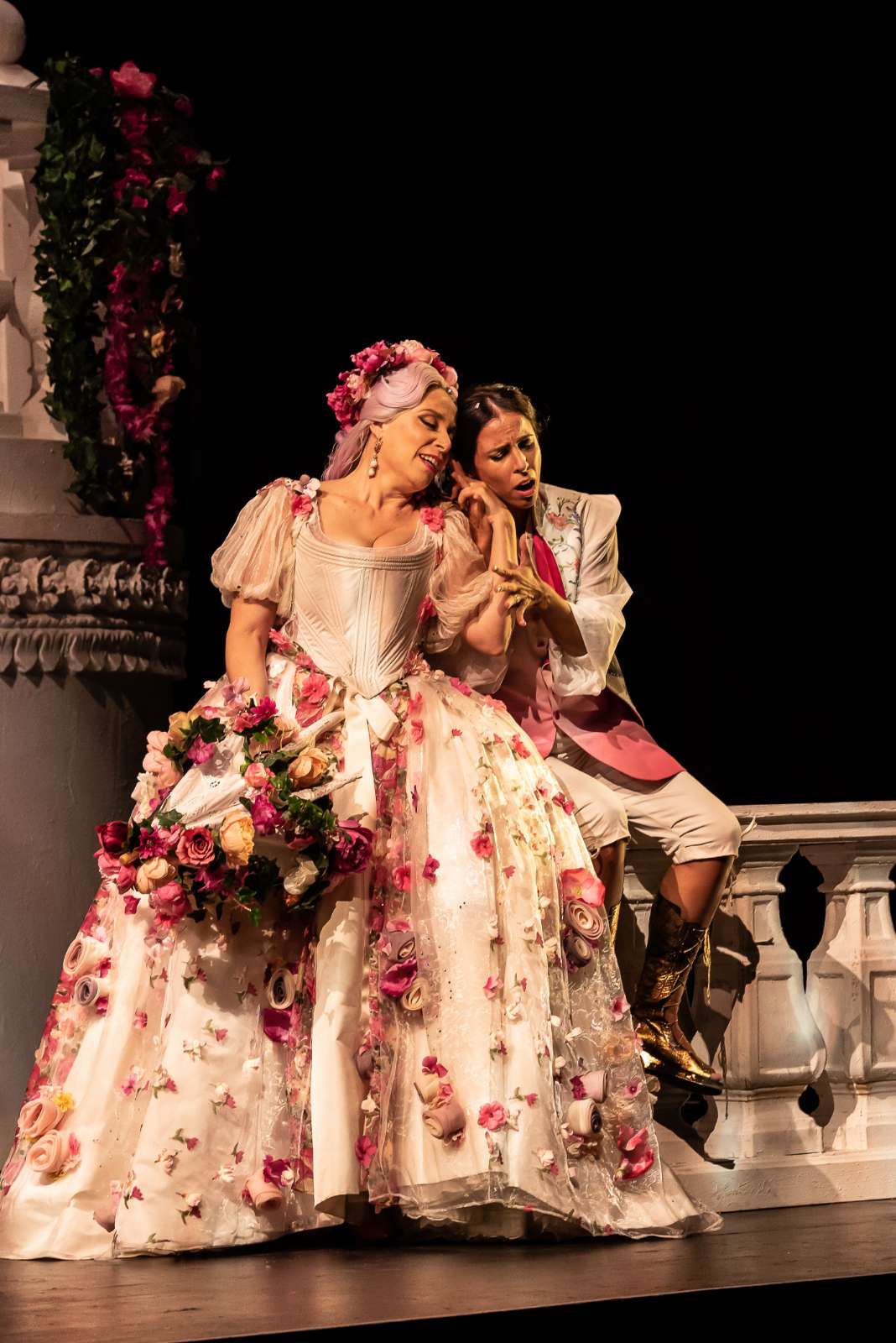 Manuela Custer (Dorilla) and José Maria Lo Monaco (Elmiro) © Clive Barda