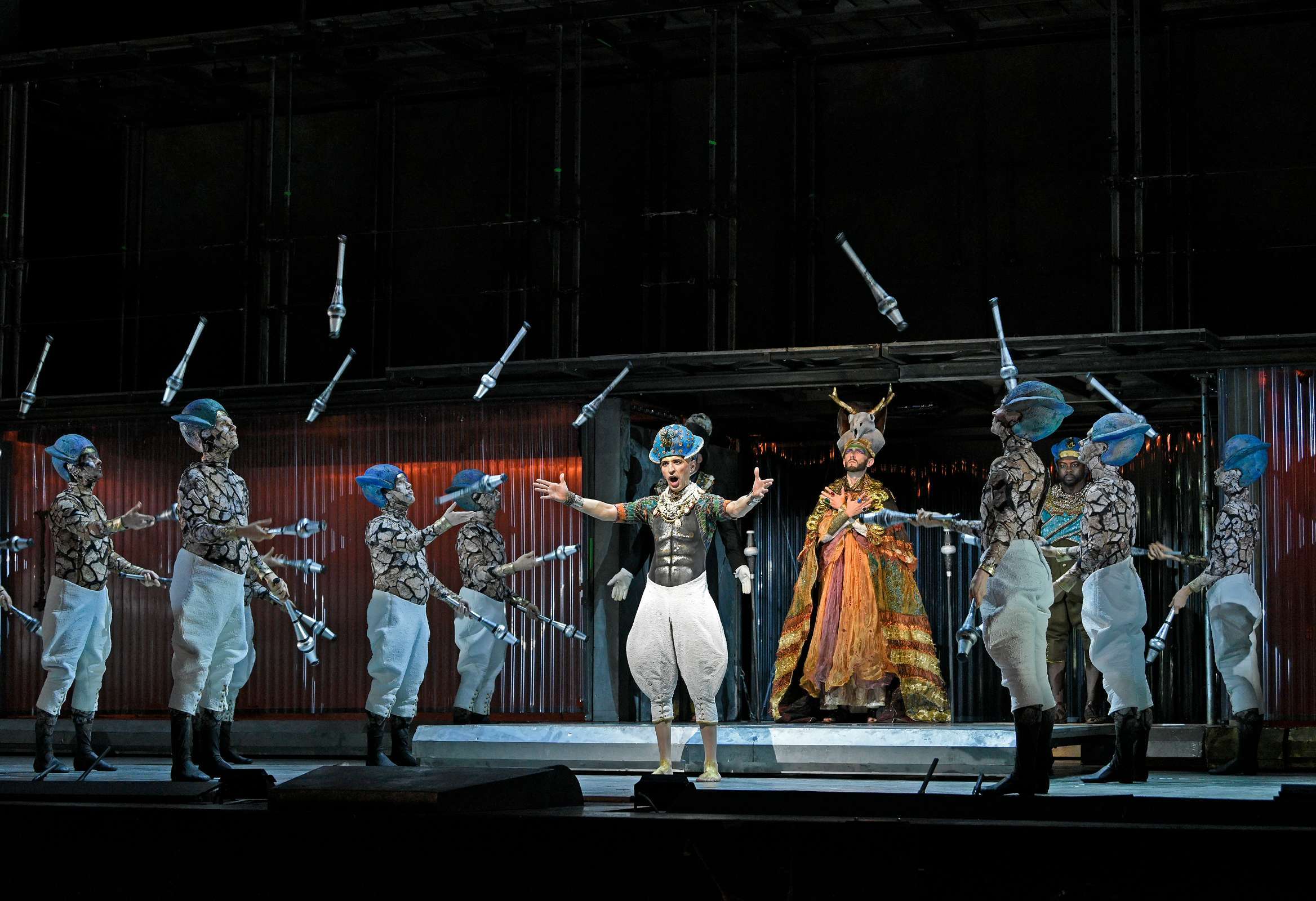 Anthony Roth Costanzo (Akhnaten) and Aaron Blake (High Priest of Amon) © Karen Almond | Met Opera