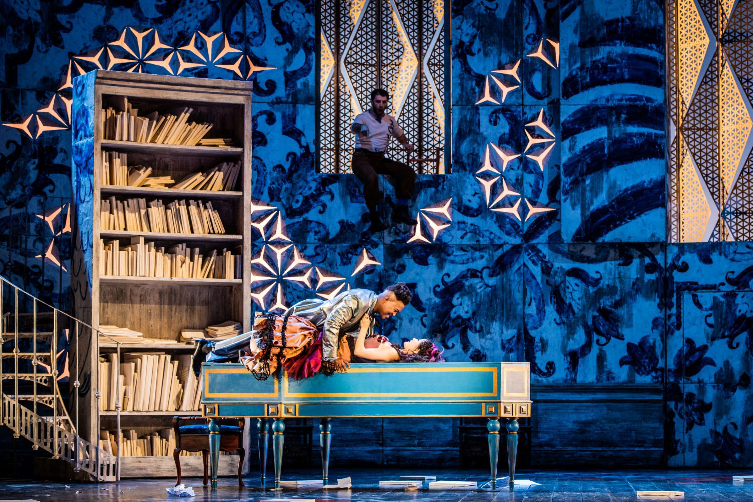 Levy Sekgapane (Count Almaviva), Hera Hyesang Park (Rosina) and Andrey Zhilikhovsky (Figaro) &copy; Robert Workman