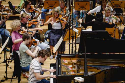 Benjamin Grosvenor and Elim Chan record the Chopin concertos with the RSNO &copy; Decca Classics | Sandy Butler