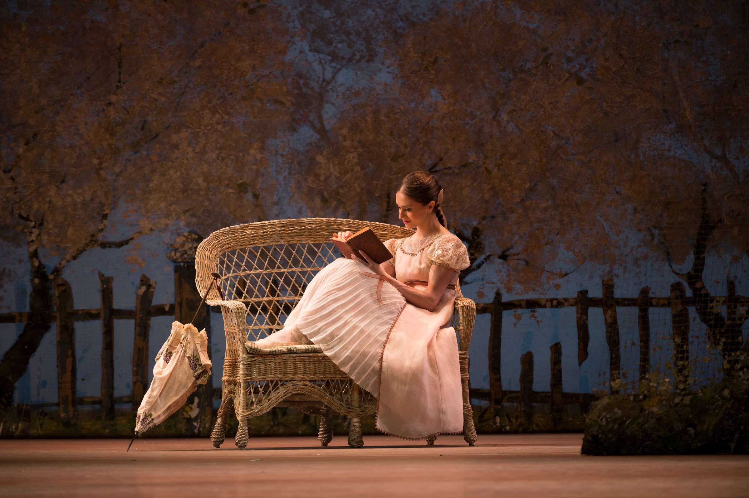 Marianela Núñez as Tatiana in <i>Onegin</i> © ROH | Bill Cooper (2013)
