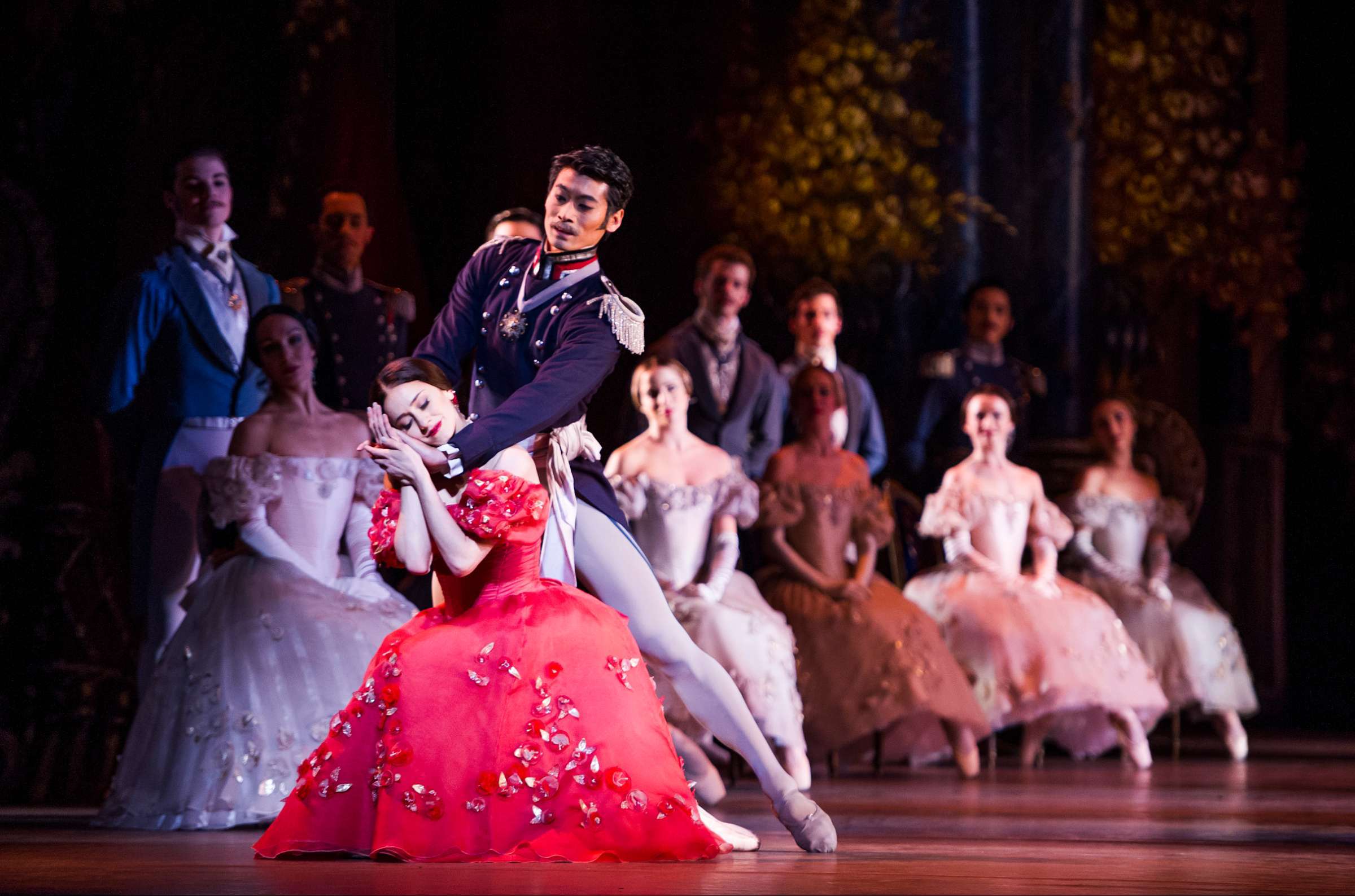 Marianela Núñez and Ryoichi Hirano in <i>Onegin</i> © Tristram Kenton (2015)