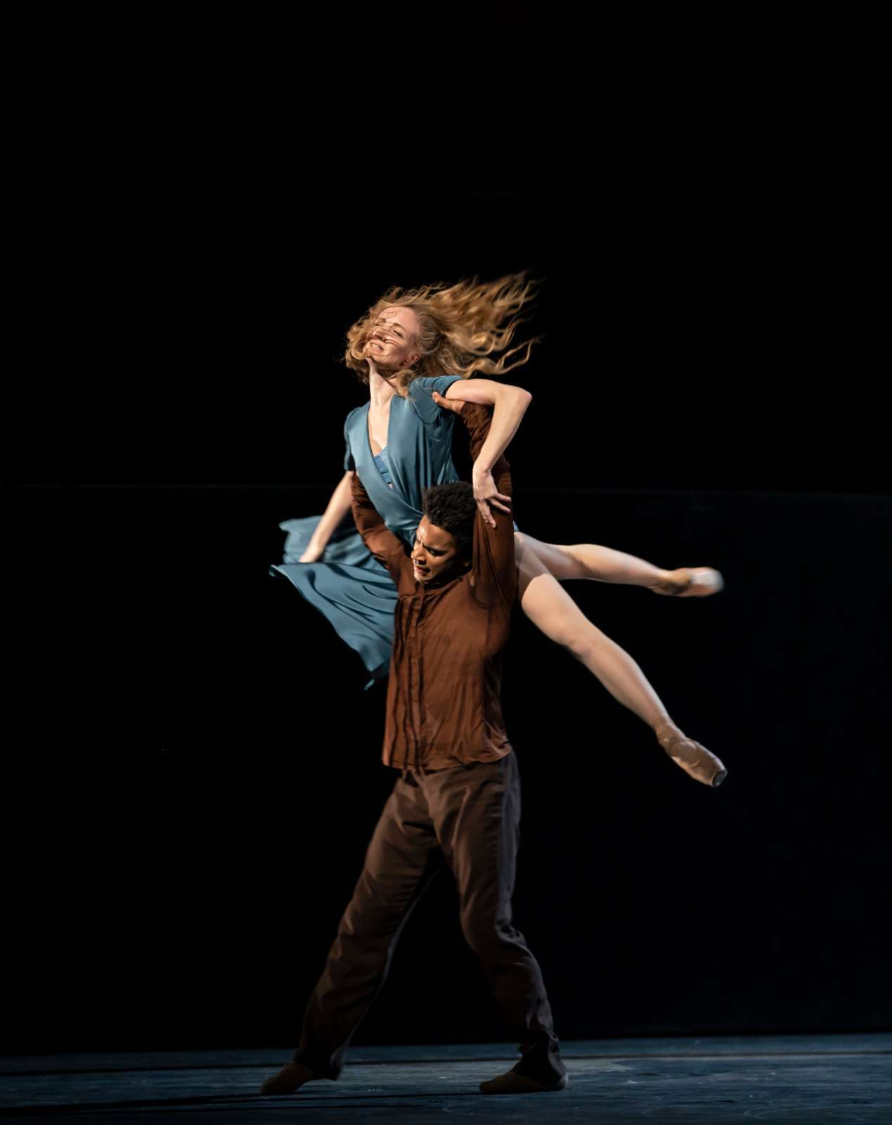 Lauren Cuthbertson and Marcelino Sambé in <i>The Cellist</i> &copy; ROH | Bill Cooper