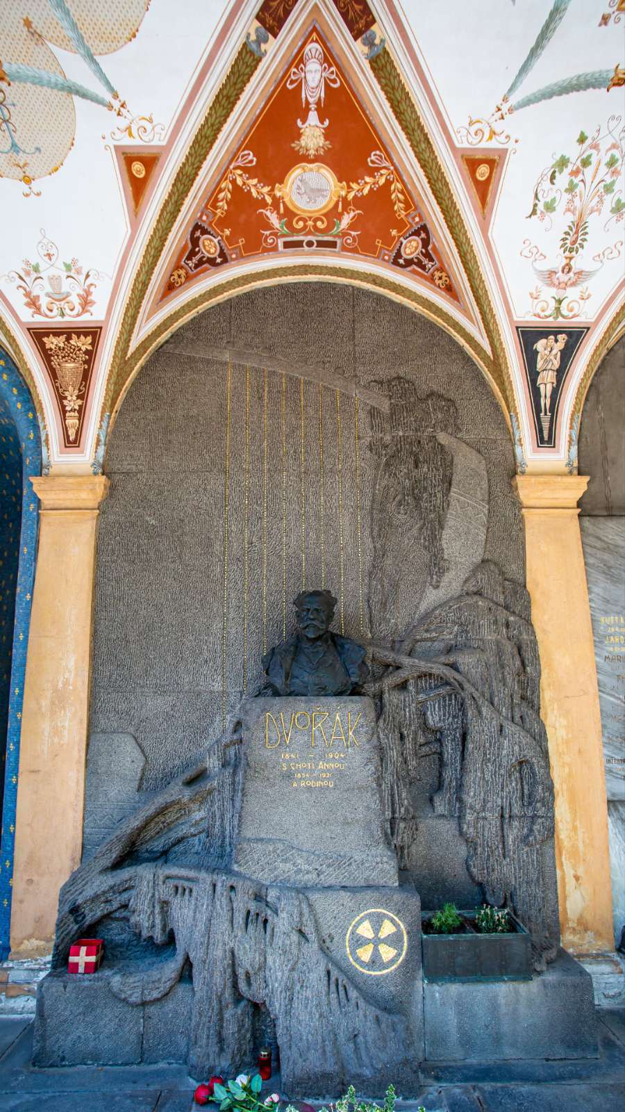 Dvořák-Denkmal am Friedhof © Prague City Tourism