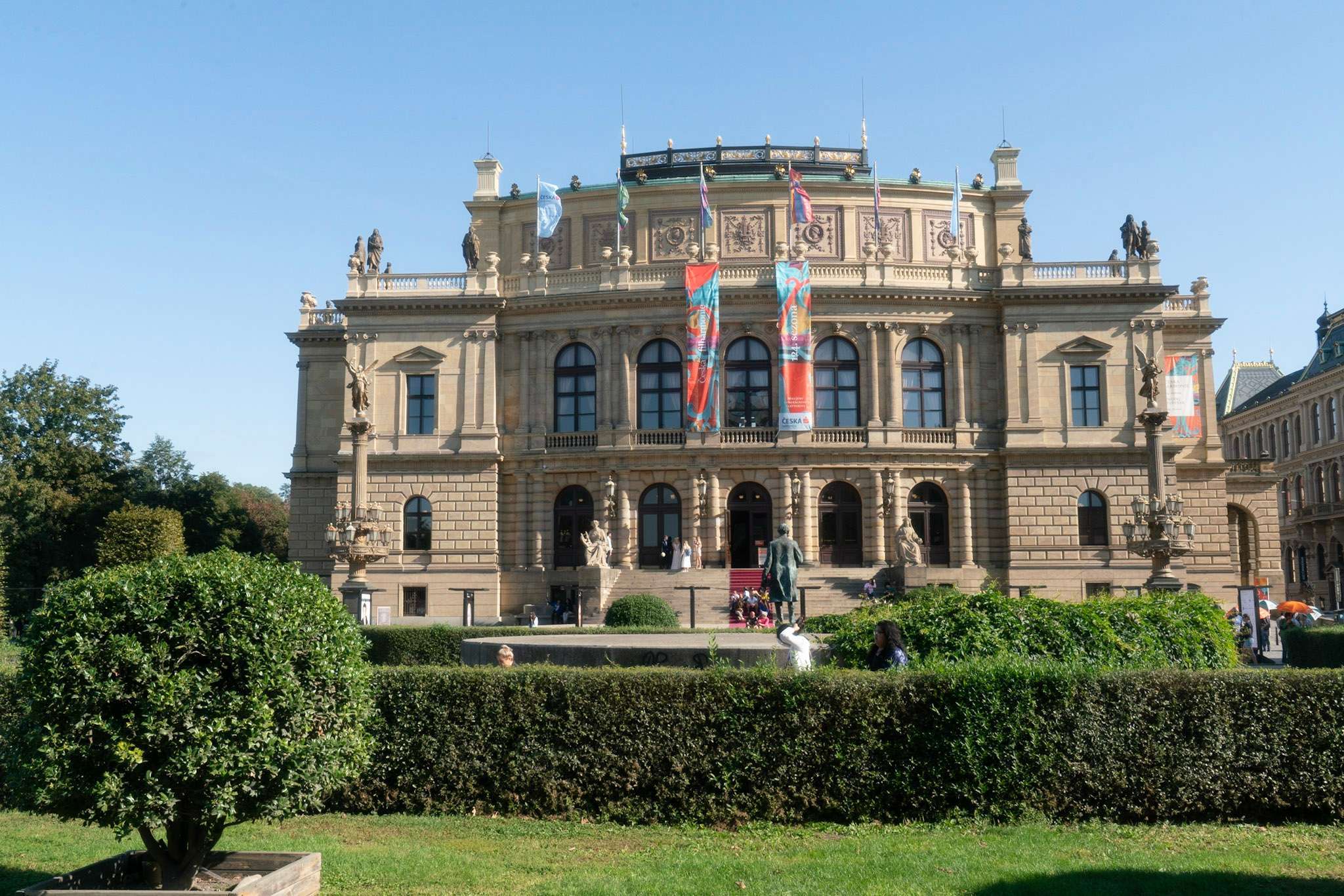 Rudolfinum mit Dvořák © David Karlin