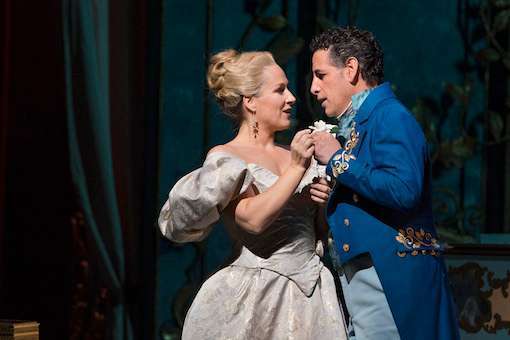 Diana Damrau et Juan Diego Fl&oacute;rez dans <i>La traviata</i> &copy; Marty Sohl | Met Opera