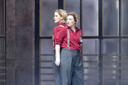 Katrin R&ouml;ver et Jennifer Davis dans <i>Leonore</i> &copy; Wiener Staatsoper | Michael P&ouml;hn