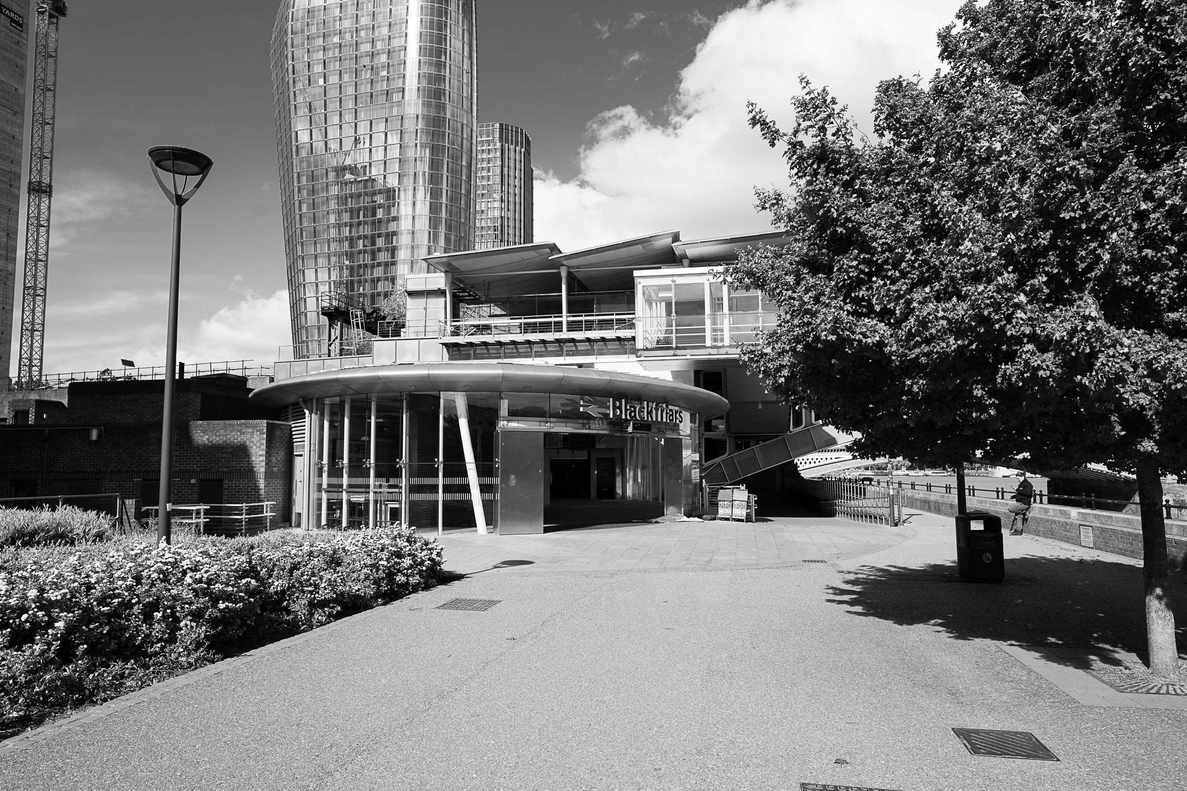 Blackfriars Station: south bank entrance © David Karlin | Bachtrack Ltd