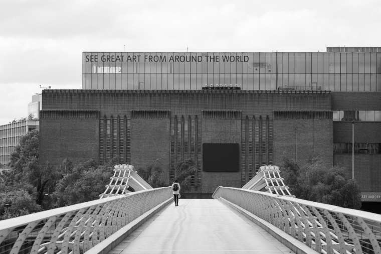 The Tate Modern, seen from the Millennium Bridge © David Karlin | Bachtrack Ltd