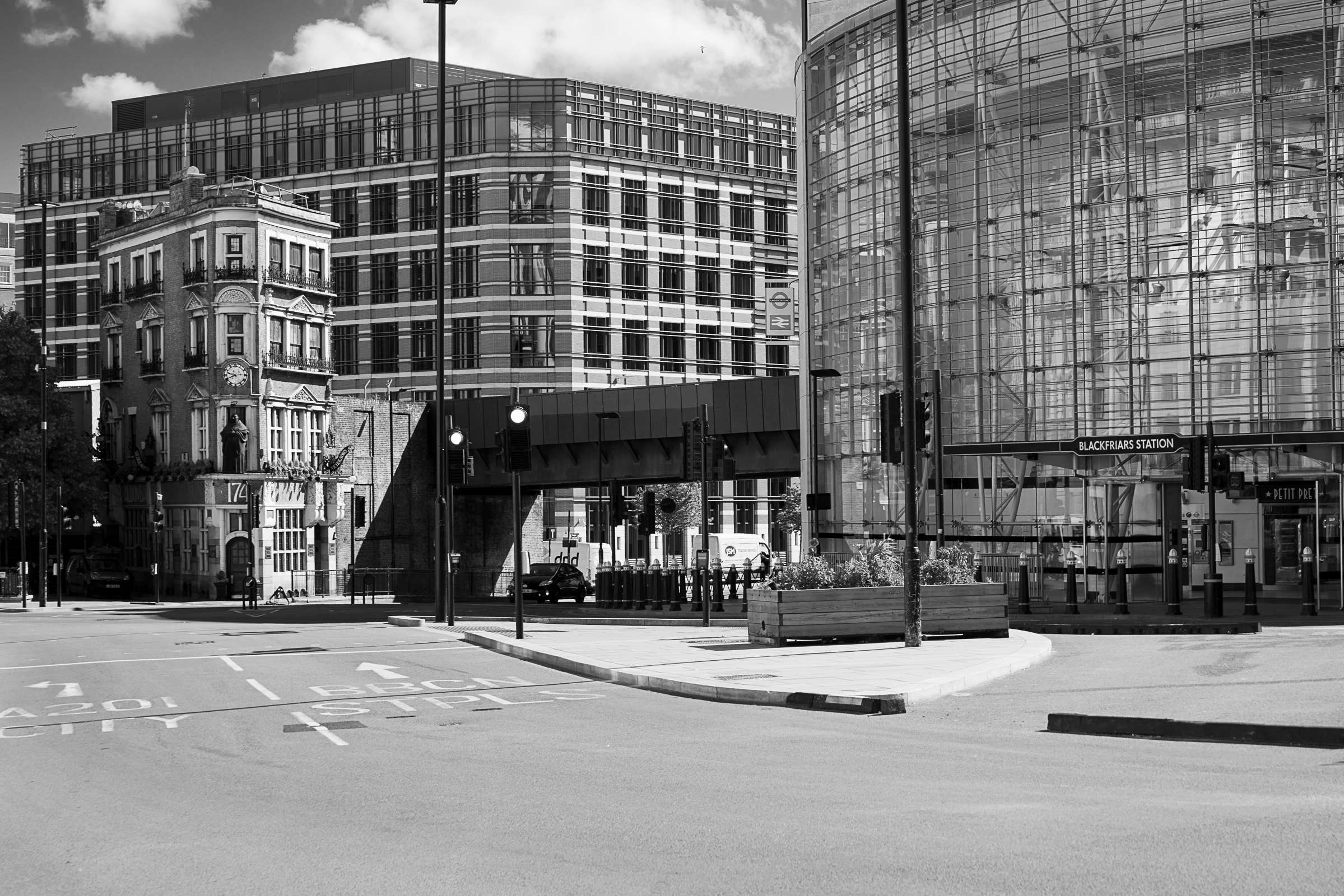 Blackfriars Station - north bank entrance © David Karlin | Bachtrack Ltd