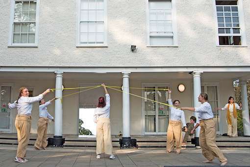 HGO's <i>Sāvitri</i> in the gardens of Lauderdale House, London &copy; Laurent Compagnon