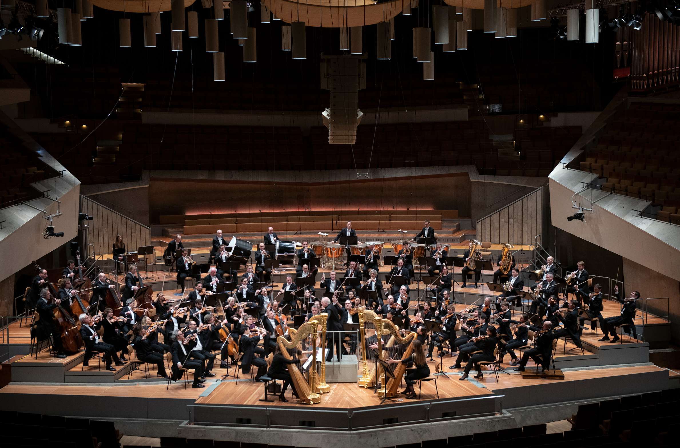 Daniel Barenboim conducts the Berlin Philharmonic © Monika Rittershaus