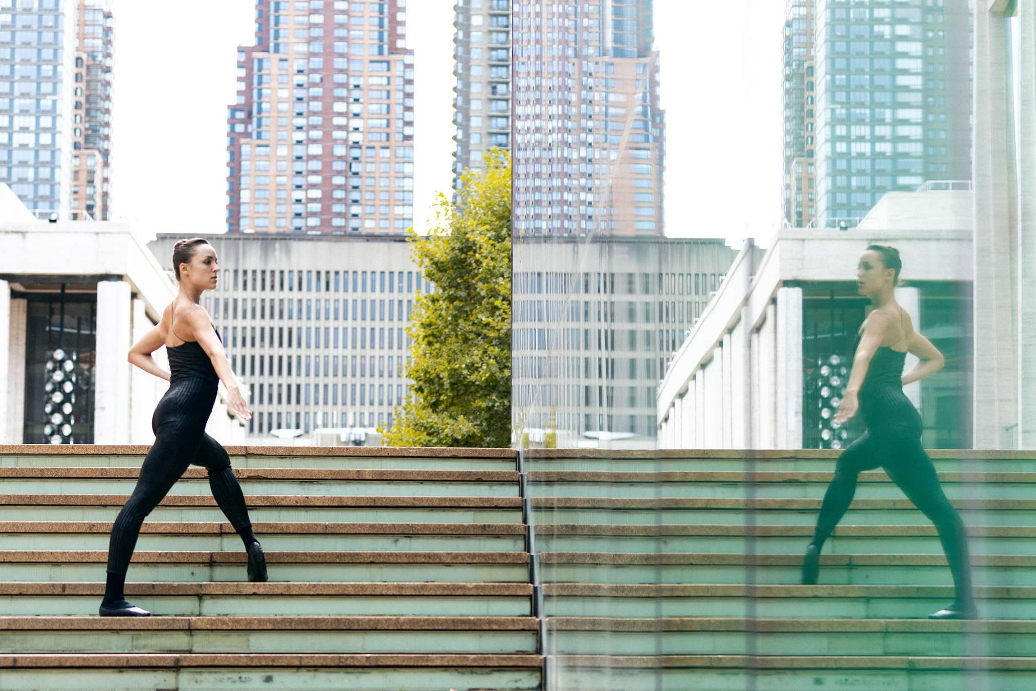 Emily Kikta of NYCB in Sidra Bell’s <i>pixelation in a wave (Within Wires)</i> © Erin Baiano
