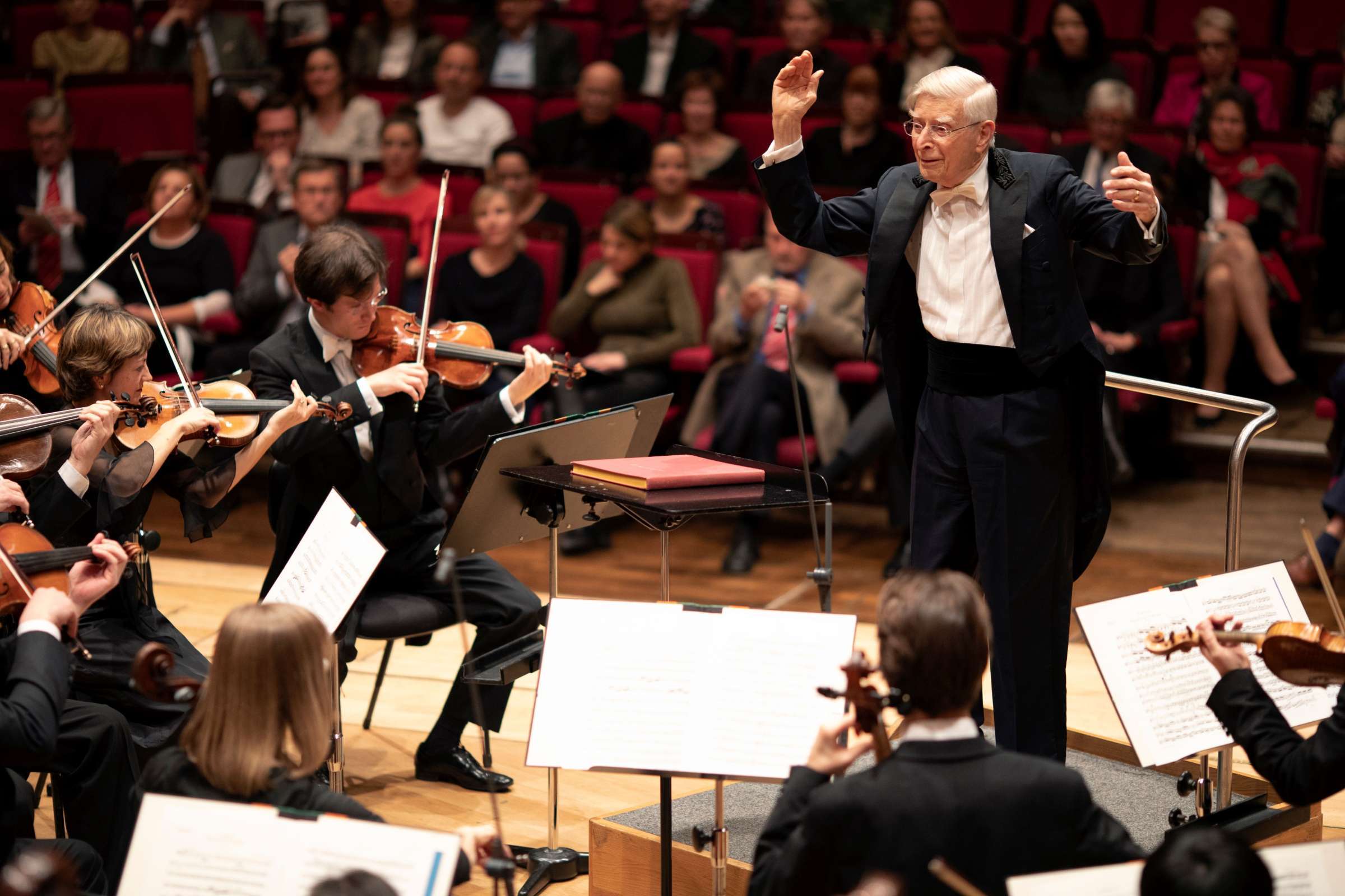 Herbert Blomstedt conducts the Bavarian RSO &copy; BR | Astrid Ackermann
