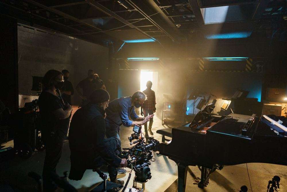 Director Attila Szász and his crew on set © János Posztós | Müpa