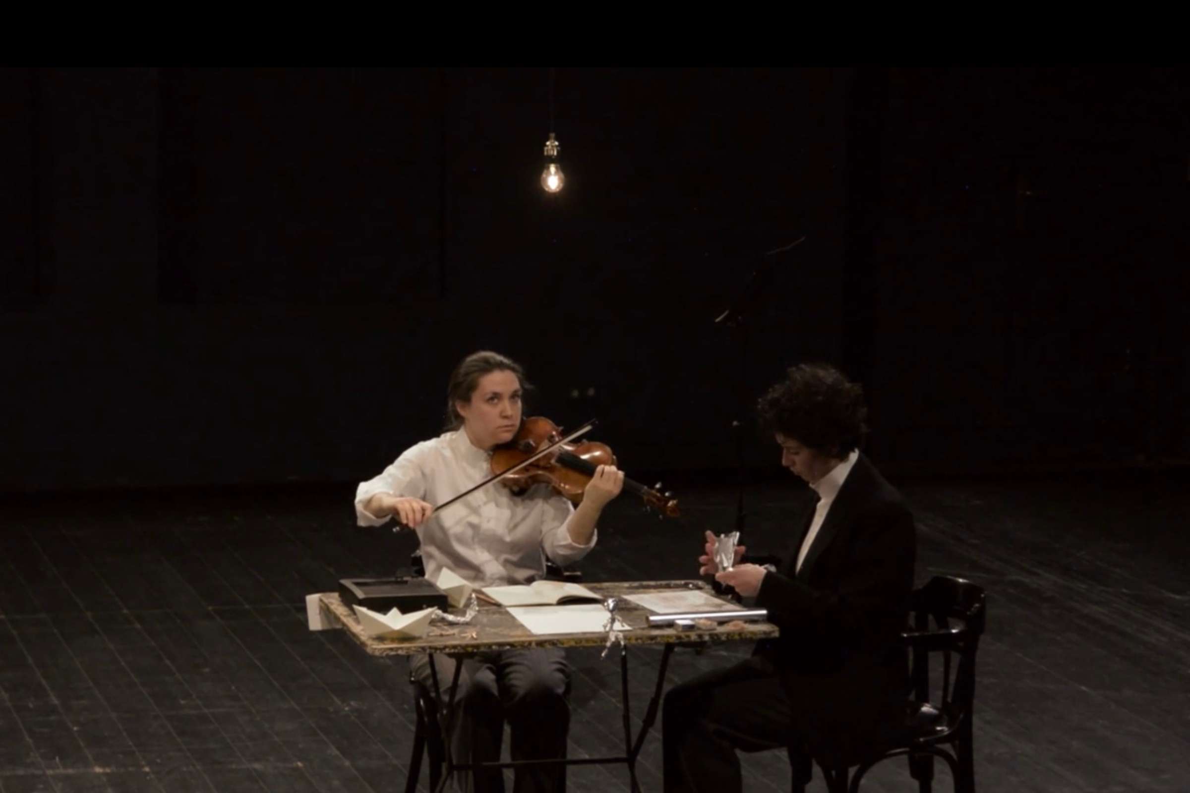 <i>Kafka-Fragmente</i> mit Anna Neubert und Marie Heeschen &copy; Edwin Reinhardt