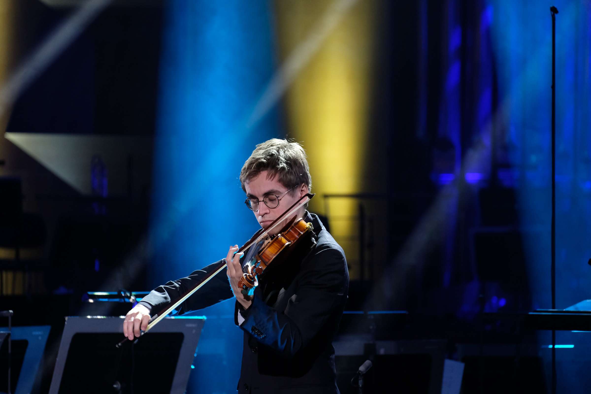 Notre violoniste-journaliste sort des coulisses pour s'exposer au feu des projecteurs ! © Sarah Brun
