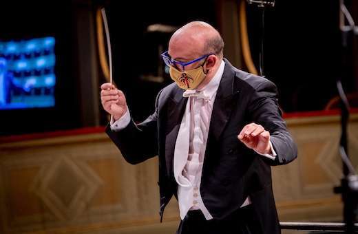Riccardo Frizza conducts at the 2020 Donizetti Opera Festival © Gianfranco Rota