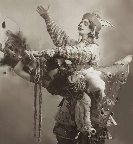 Tamara Karsavina y Mikhail Fokine en <i>The Firebird</i> (1910) &copy; Public domain