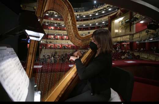 Arpista en un palco para <i>Siegfried</i>, febrero de 2021 © Javier del Real | Teatro Real