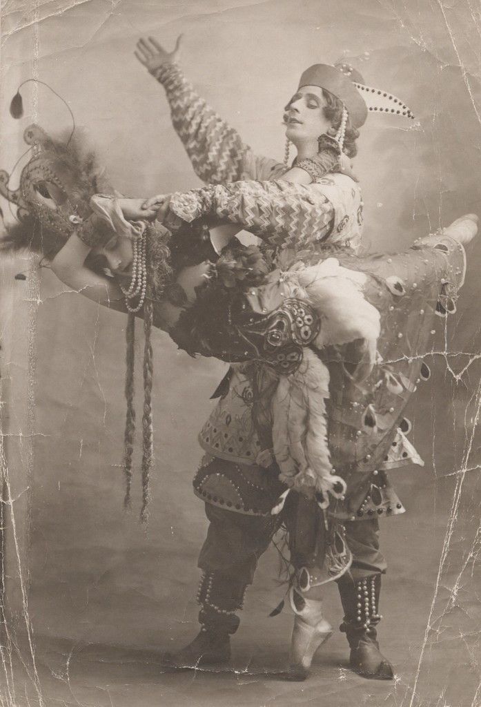 Mikhail Fokine y Tamara Karsavina en <i>El pájaro de fuego</i> &copy; Public Domain