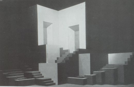 Ewald Dühlberg's set for Igor Stravinsky's <i>Oedipus Rex</i> (1928) © Public domain