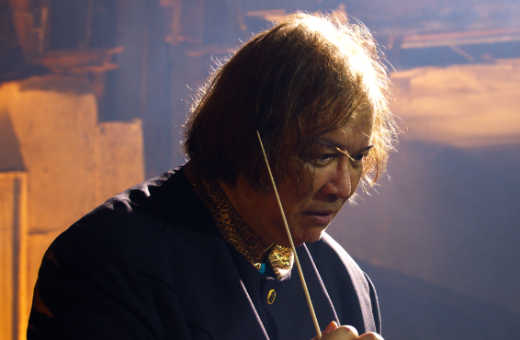 Somtow Sucharitkul on the set of <i>The Maestro: A Symphony of Terror</i> © Titania Pictures