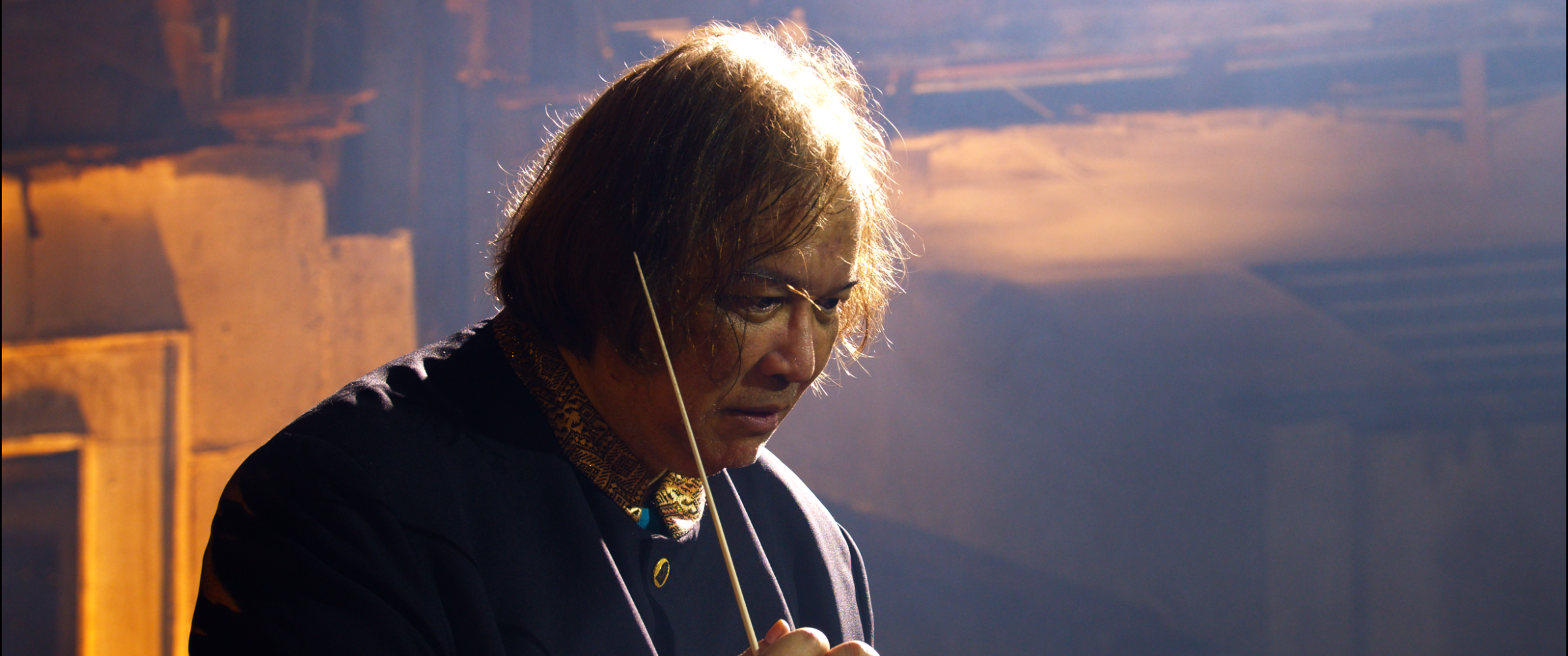 Somtow Sucharitkul on the set of <i>The Maestro: A Symphony of Terror</i> © Titania Pictures