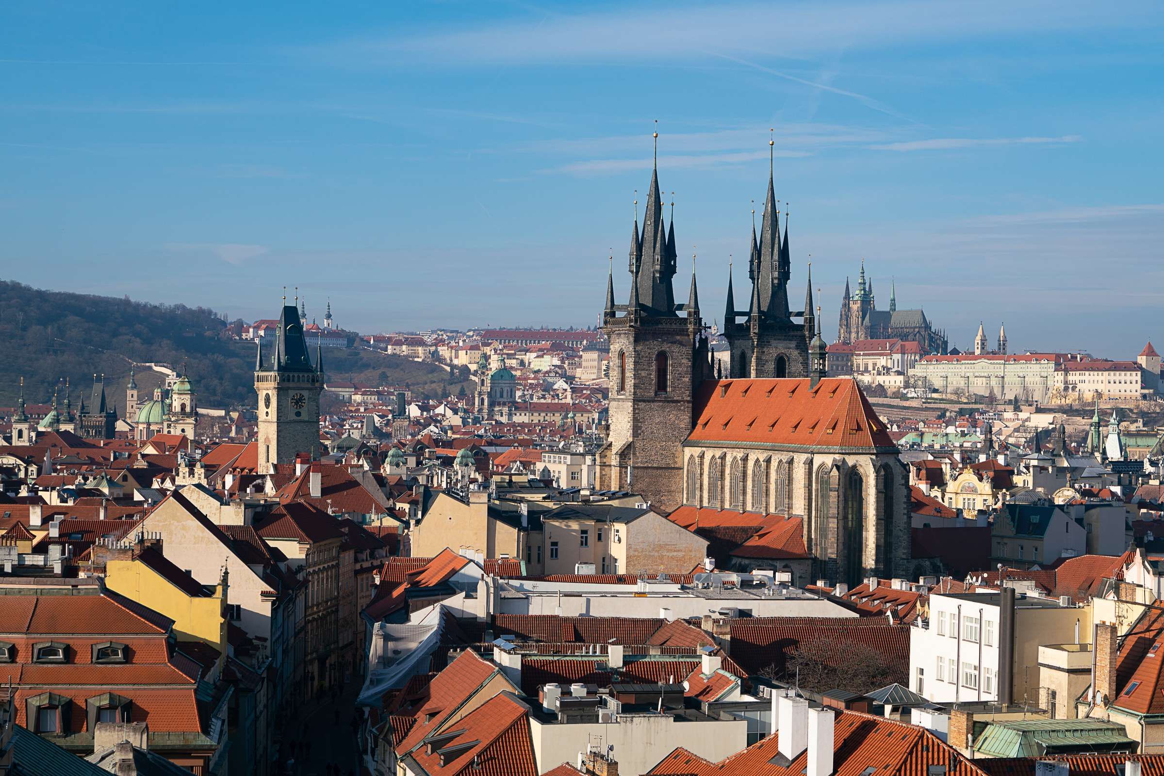 Vers la Place de la Vieille ville et le Château de Prague, depuis la Tour poudrière &copy; David Karlin | Bachtrack Ltd