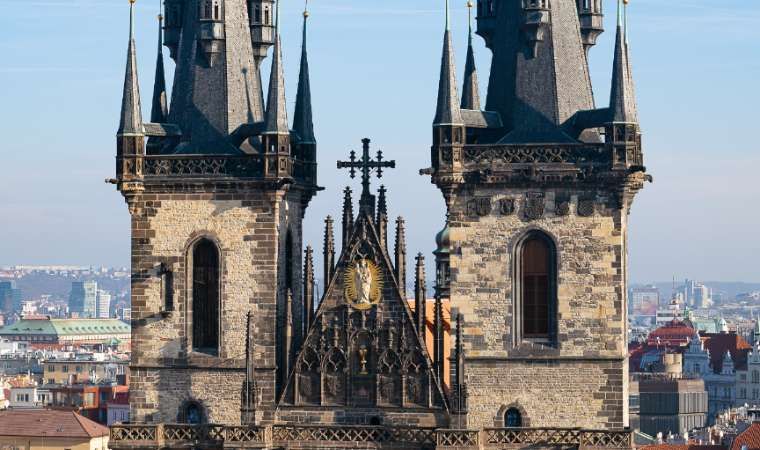 &Eacute;glise Notre-Dame du T&yacute;n, depuis le point d'observation de la Tour de la Vieille ville &copy; David Karlin | Bachtrack Ltd