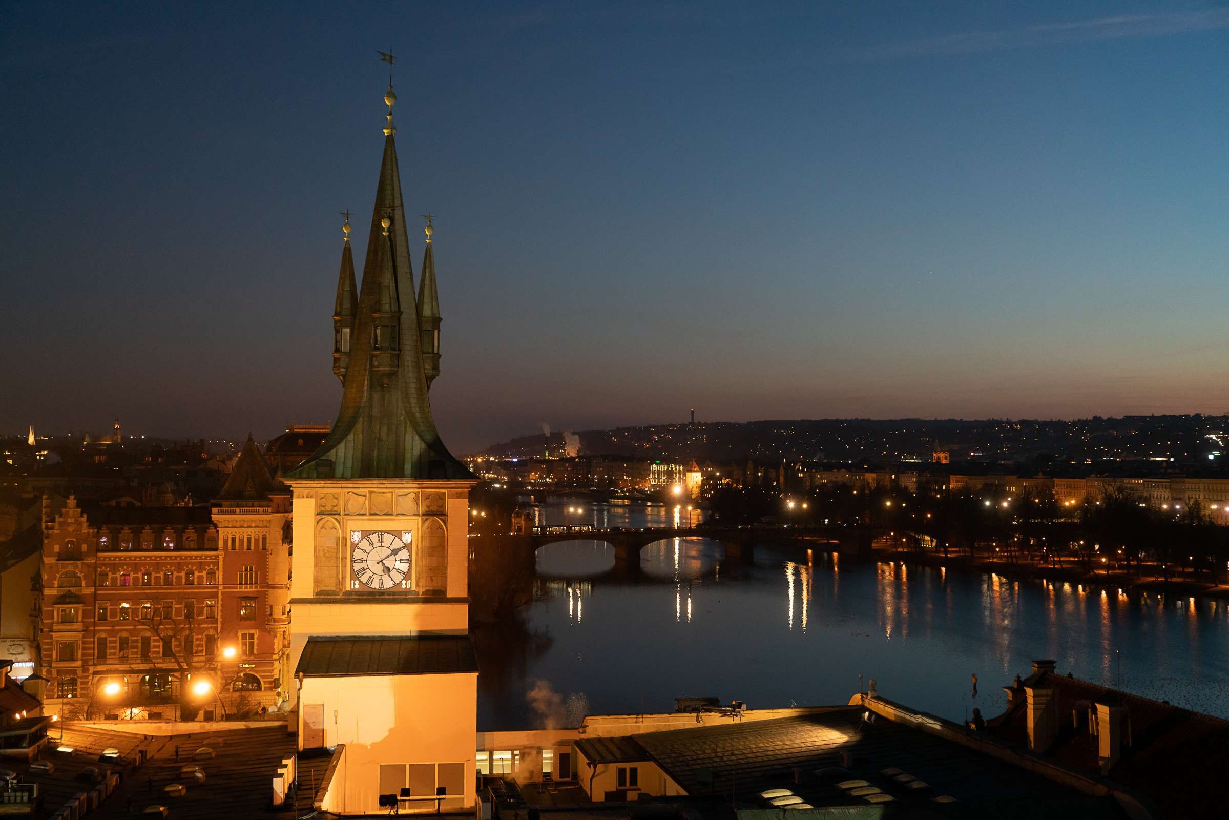 Le musée Smetana, depuis la Tour du pont Charles, côté Vieille ville &copy; David Karlin | Bachtrack Ltd