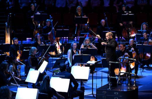 Mark Wigglesworth conducts the Proms Festival Orchestra © BBC | Chris Christodoulou